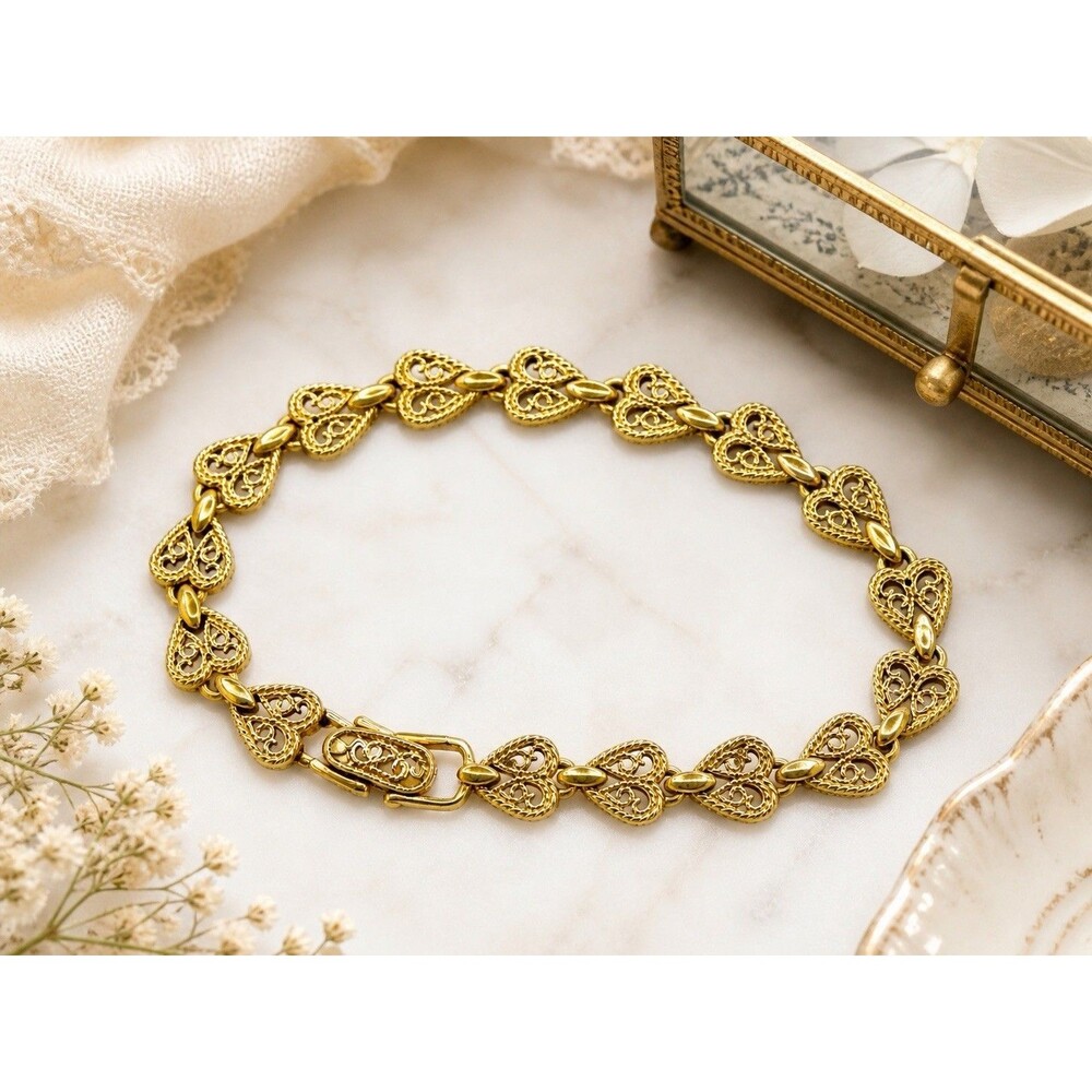 Vintage Gold Plated Filigree Heart Link Bracelet Romantic Cottagecore 7.5”